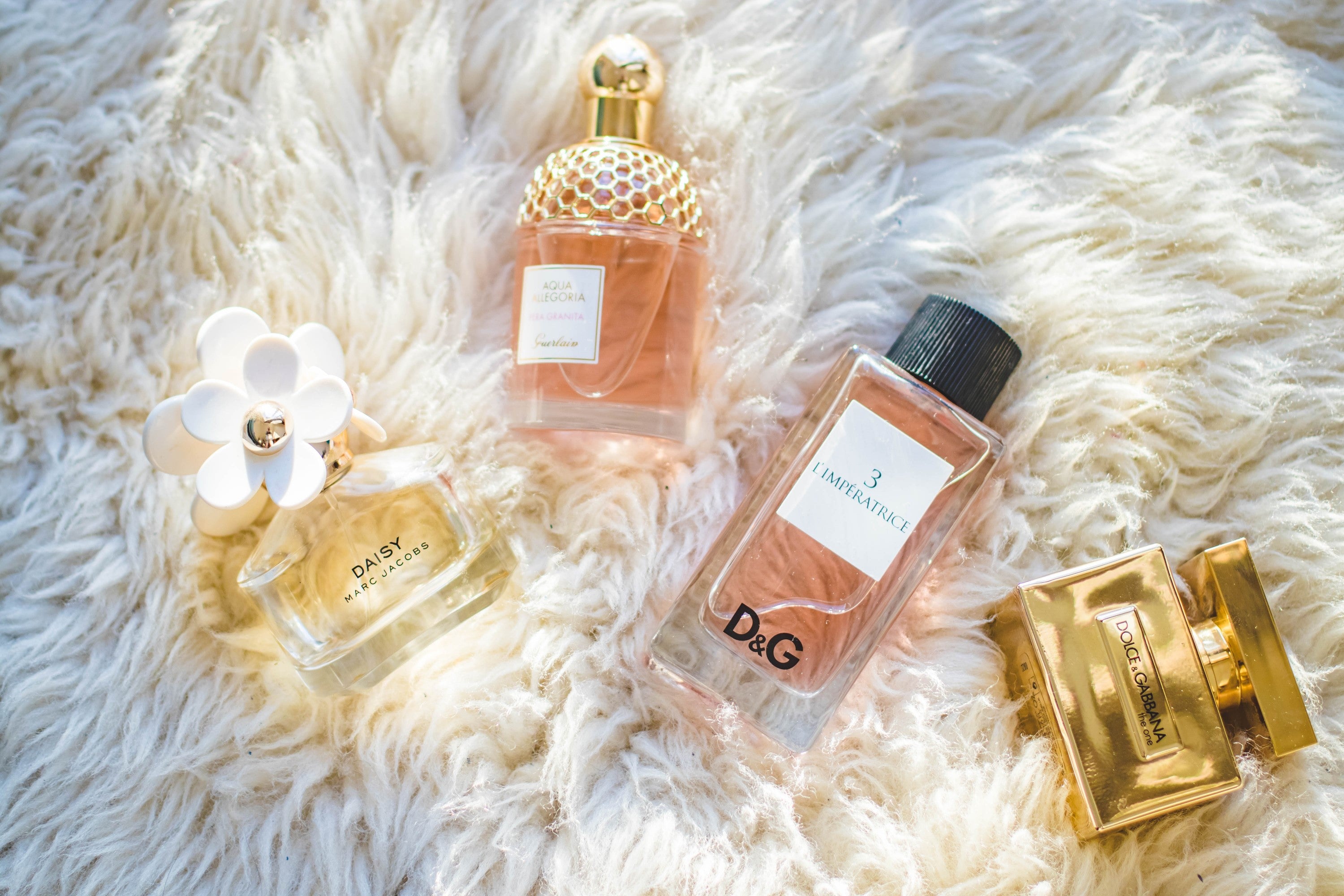 The Pros and Cons of Buying Replica Perfumes Online